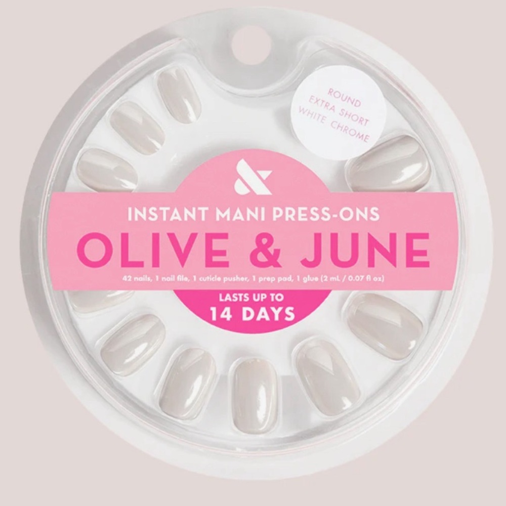 2 Olive & June Instant Mani Press-Ons Color white chrome